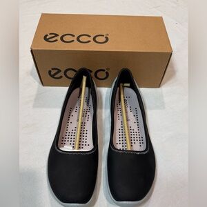 ECCO Women's Size 11-11.5 Black Slip-On Ballet Flats